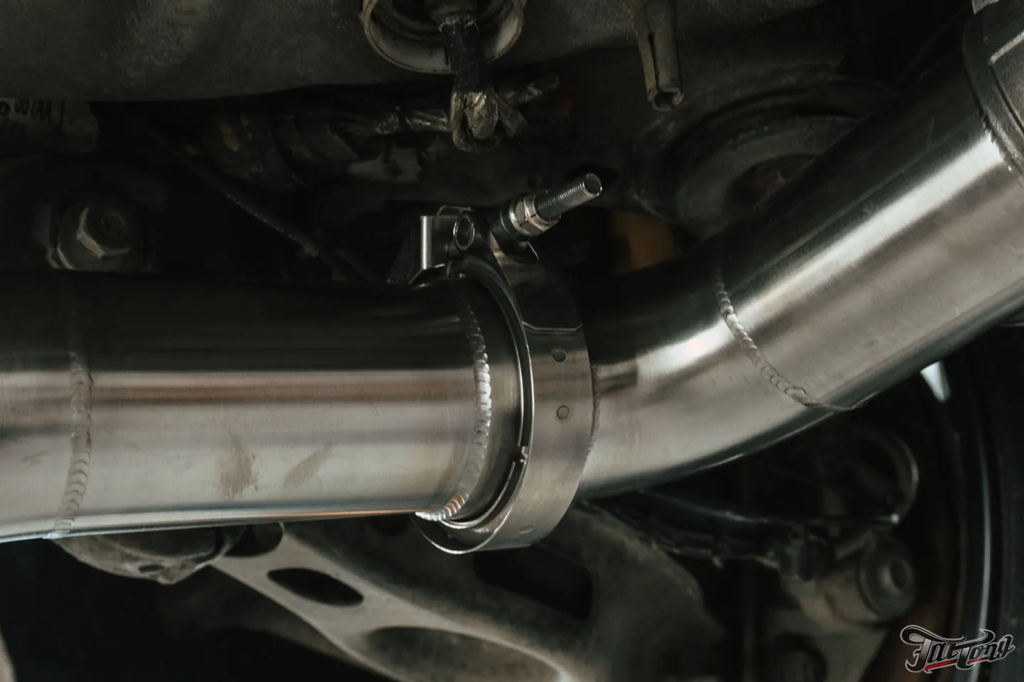 Построили новый выхлоп на Dodge Challenger Scat Pack с мощным звуком